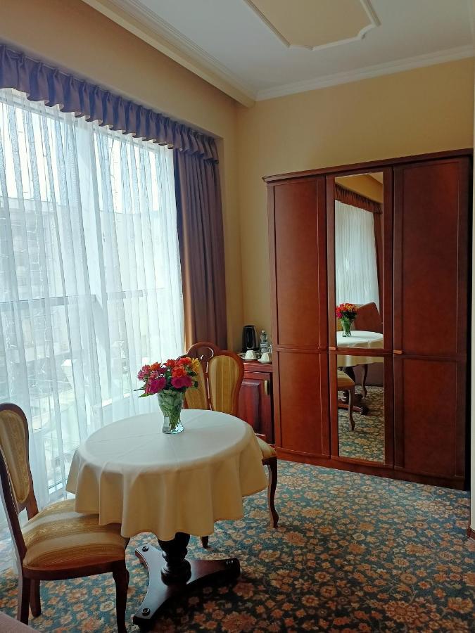 Victoria Cechini Hotel กรินีซา ดรอยจ์ ภายนอก รูปภาพ