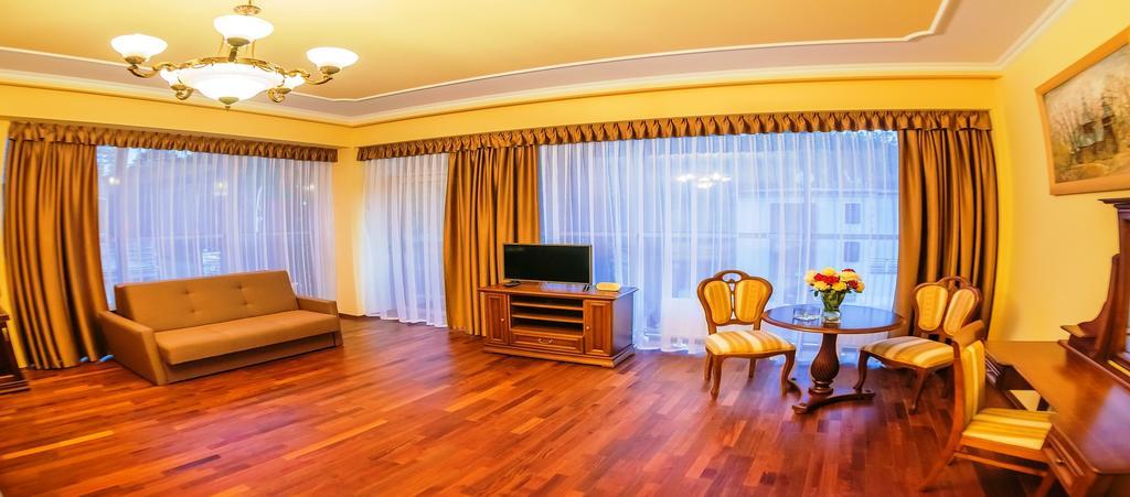 Victoria Cechini Hotel กรินีซา ดรอยจ์ ภายนอก รูปภาพ