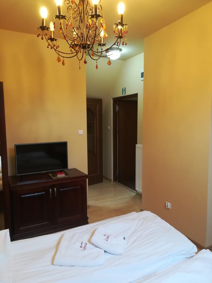 Victoria Cechini Hotel กรินีซา ดรอยจ์ ภายนอก รูปภาพ