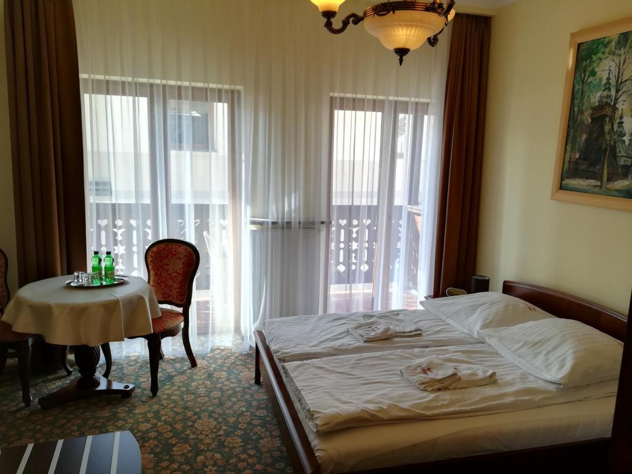 Victoria Cechini Hotel กรินีซา ดรอยจ์ ภายนอก รูปภาพ