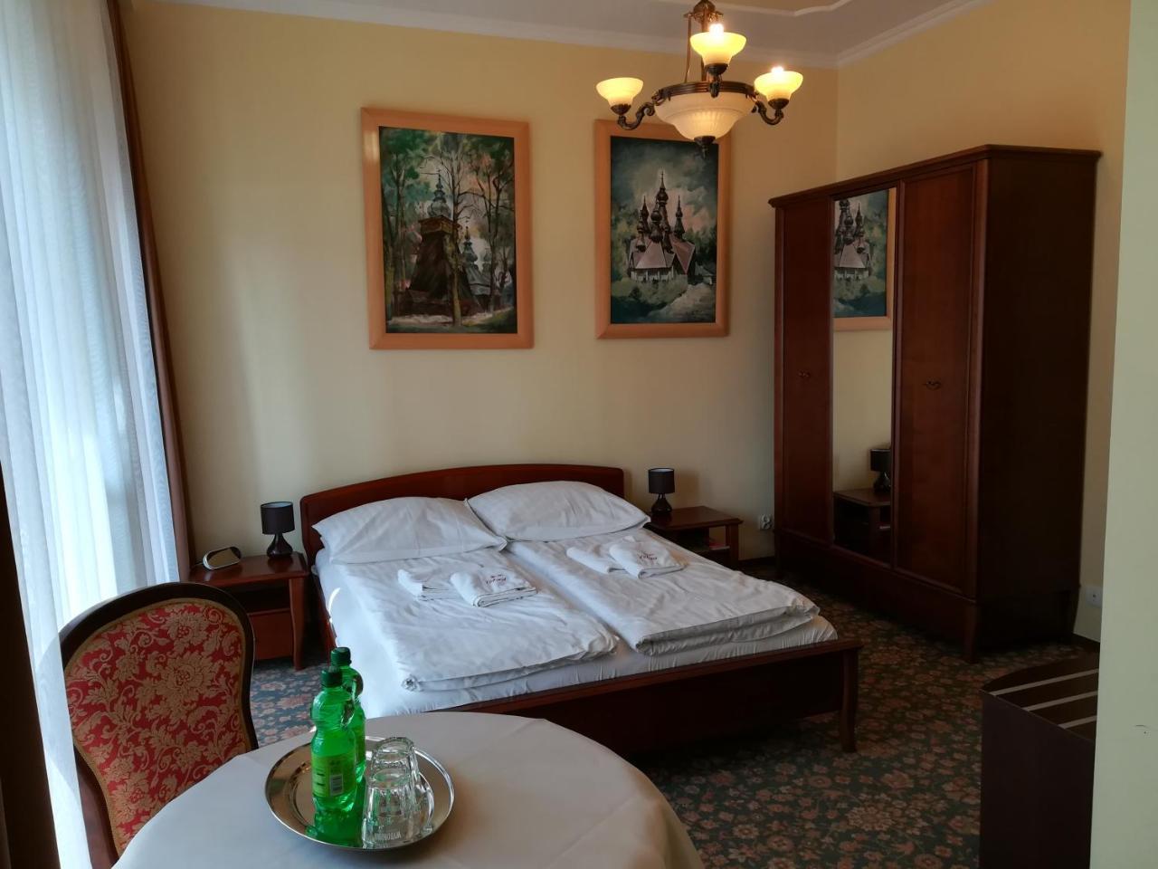 Victoria Cechini Hotel กรินีซา ดรอยจ์ ภายนอก รูปภาพ